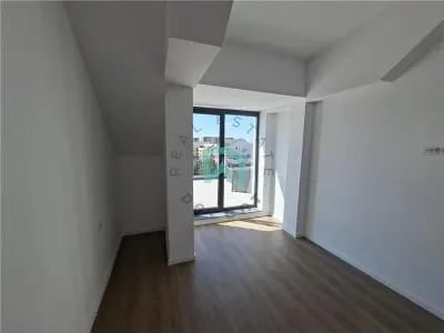 Apartament-penthouse 3 camere Tractorul, 70 mp - Brasov - foto 5