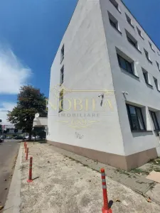 Cladire birouri / Spatiu Comercial in  Onesti de vanzare - foto 4