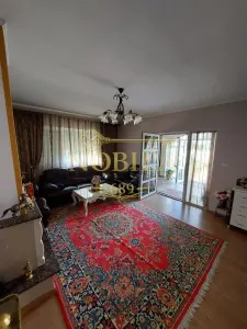 Vila de vanzare P+1 si  4200 mp teren in Com Livezi - foto 2