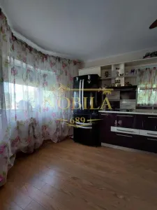 Vila de vanzare P+1 si  4200 mp teren in Com Livezi - foto 13