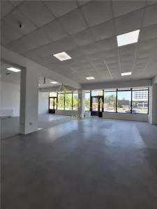 SPATIU COMERCIAL DE INCHIRIAT 230 MP IN ONESTI - foto 2