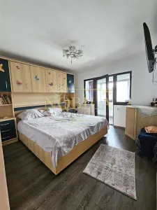 IN EXVLUSIVITATE APARTAMENT 2 CAMERE PARTER DE VANZARE IN ONESTI - foto 3