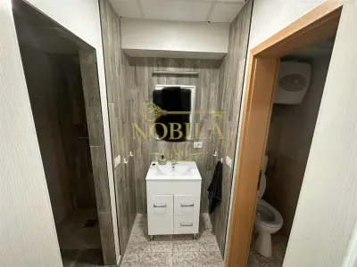 SPATIU COMERCIAL  716 MP CU TEREN 1283 MP DE VANZARE/ INCHIRIERE  50/100/200 MP  IN  ONESTI - foto 9