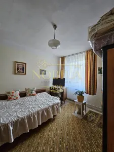 Apartament cu GRADINA SI ACOPERIS  MANSARDA DE VANZARE IN ONESTI ETJ 1 - foto 6