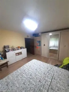 Parter inalt, bloc 86, reabilitat- la 5 min de metrou OBOR - foto 3
