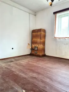 Garsoniera cu gradina in Centrul Vechi Brasov. Liniste, spatiu verde si potential - foto 2