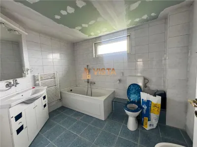 Doua case de vanzare, teren 800 mp, Zarnesti, Brasov - foto 12
