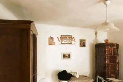 Casa individuala. Investitie ideala in Scheii Brasovului Proprietate cu potential exceptional - foto 2