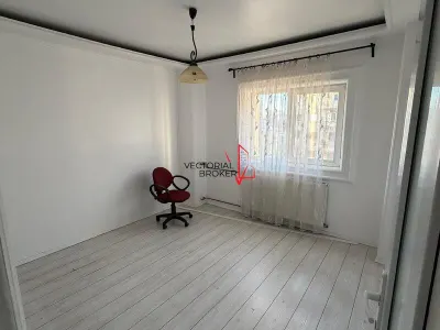 Apartamentt renovat,et.3/8 in bloc stradal Calea Mosilor Bd Carol - foto 10
