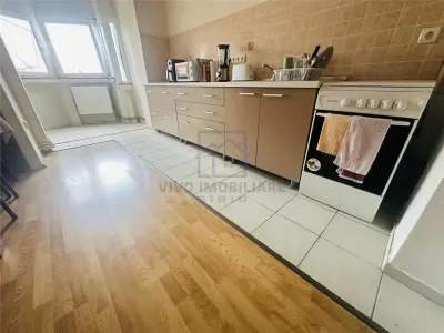 Apartament de vanzare in Sibiu - 3 camere, decomandat, cu balcon, Central - foto 3