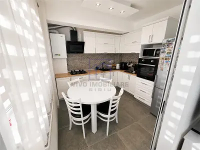 Apartament de vanzare in Sibiu - 3 camere, 2 bai, cu balcon si pivnita, Turnisor - foto 3