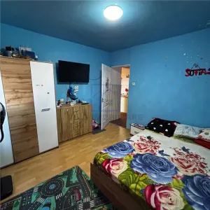 Apartament de vanzare in Sibiu - 2 camere, decomandat, cu balcon si pivnita, Vasile Aaron - foto 2