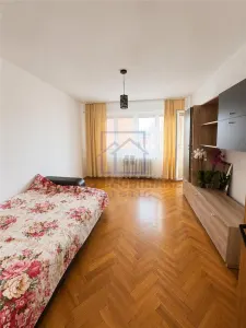 Apartament de inchiriat in Sibiu - 3 camere, decomandat, cu balcon, Bd. Mihai Viteazu - foto 2