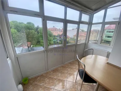 Apartament de vanzare in Sibiu - renovat si mobilat cu pivnita, zona Ariesului - foto 3