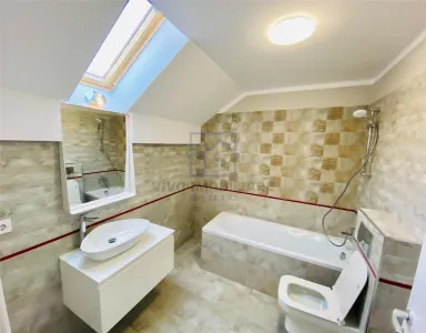 Casa de vanzare in Sibiu - Individuala la cheie, zona Bavaria - foto 12