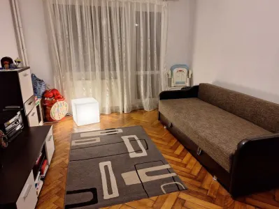 Garsoniera decomandata, etaj 1, in Astra, Brasov - Brasov