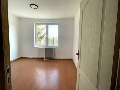3 camere decomandat | 60 mp + logie | Etaj intermediar | Calea Bucuresti - foto 2