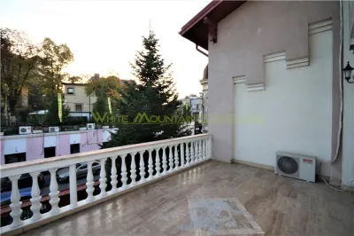 Corp vila, ideal locuinta, cu piscina si curte proprie in centru, Bucuresti - foto 11