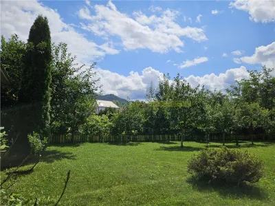 Apartament central cu acces la gradina si 2 locuri parcare - foto 11