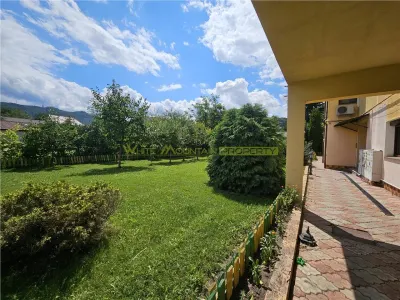 Apartament central cu acces la gradina si 2 locuri parcare - foto 10