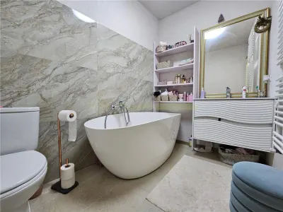 Apartament deosebit cu 3 camere str. Castelului - foto 17