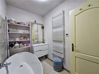 Apartament deosebit cu 3 camere str. Castelului - foto 23