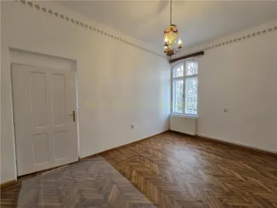 Birou superb renovat in Centrul Istoric Brasov - foto 19