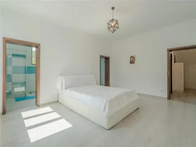 BALOTESTI - LAGUNA VERDE,VILA ,7 CAMERE,498 MP,TEREN 1000 MP,LANGA LAC SI PADURE - foto 21