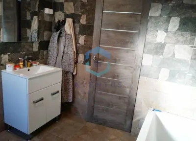 Apartament in vila, cu parcare si curte - foto 5