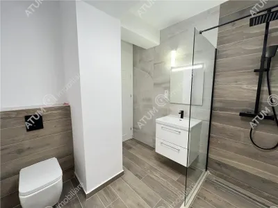 De vanzare apartament cu 3 camere decomandate cu 2 balcoane si loc de parcare in zona Calea Surii Mici - foto 5