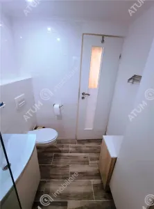 De vanzare apartament renovat cu 3 camere 2 bai si pivnita in Sibiu - foto 15
