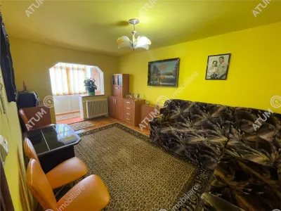 De vanzare apartament cu 3 camere decomandate si balcon situat in zona Vasile Aaron din Sibiu - foto 1