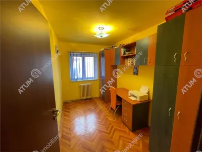 De vanzare apartament cu 3 camere decomandate si balcon situat in zona Vasile Aaron din Sibiu - foto 12