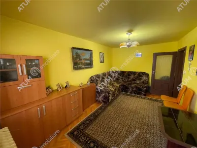 De vanzare apartament cu 3 camere decomandate si balcon situat in zona Vasile Aaron din Sibiu - foto 3