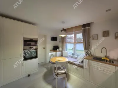 De vanzare casa spatioasa cu 5 camere decomandate si gradina 300MP in zona Veterani in Sibiu - foto 5