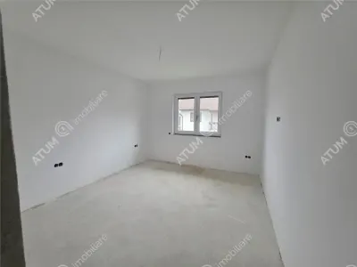 Casa individuala de vanzare cu 4 camere decomandate curte libera de 330 mp si garaj la demisol in comuna Selimbar din Sibiu - foto 11