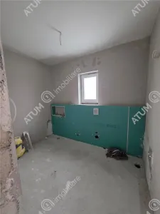 Casa individuala de vanzare cu 4 camere decomandate curte libera de 330 mp si garaj la demisol in comuna Selimbar din Sibiu - foto 19