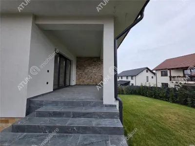 Casa individuala de vanzare cu 4 camere decomandate curte libera de 330 mp si garaj la demisol in comuna Selimbar din Sibiu - foto 6