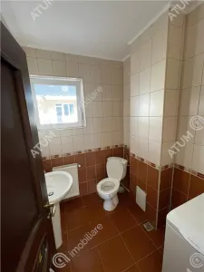 De inchiriat apartament cu 4 camere balcon si loc de parcare situat in zona Strand din Sibiu - foto 13