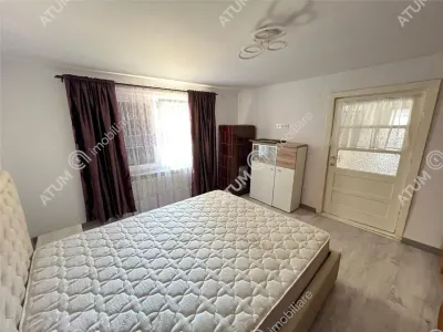 Casa individuala de inchiriat cu 3 camere 3 bucatarii pivnita situata in localitatea Poplaca din Sibiu - foto 4