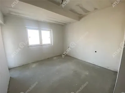 Apartament de vanzare la cheie cu 2 camere  debara balcon si gradina proprie zona Doamna Stanca/Selimbar - foto 2
