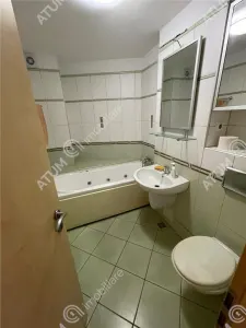 De inchiriat apartament cu 3 camere decomandate si 2 balcoane amplasat la etaj intermediar 1 in zona centrala din Sibiu - foto 11