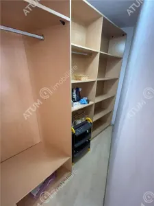 De inchiriat apartament cu 3 camere decomandate si 2 balcoane amplasat la etaj intermediar 1 in zona centrala din Sibiu - foto 15