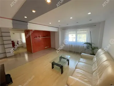 De inchiriat apartament cu 3 camere decomandate si 2 balcoane amplasat la etaj intermediar 1 in zona centrala din Sibiu - foto 3