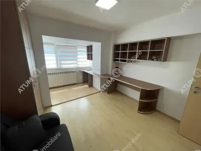 De inchiriat apartament cu 3 camere decomandate si 2 balcoane amplasat la etaj intermediar 1 in zona centrala din Sibiu - foto 5