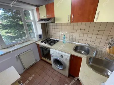 De inchiriat apartament cu 3 camere decomandate si 2 balcoane amplasat la etaj intermediar 1 in zona centrala din Sibiu - foto 8