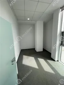 De inchiriat spatiu comercial de 230 mp situat la etajul 1 cu locuri de parcare in zona Shopping City din Sibiu - foto 9