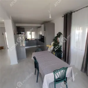De vanzare casa cu 4 camere decomandate si gradina in zona Bavaria in Sibiu - foto 4