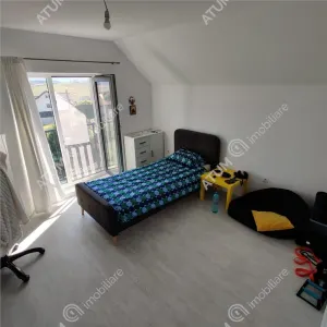De vanzare casa cu 4 camere decomandate si gradina in zona Bavaria in Sibiu - foto 8