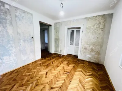 Vila de vanzare cu suprafata de 609 mp utili si teren de 950 mp situata in zona ultracentrala a Sibiului - foto 6